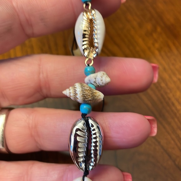 NWOT shell adjustable bracelet. Metallic gold / silver / cream turquoise beads - Picture 3 of 4